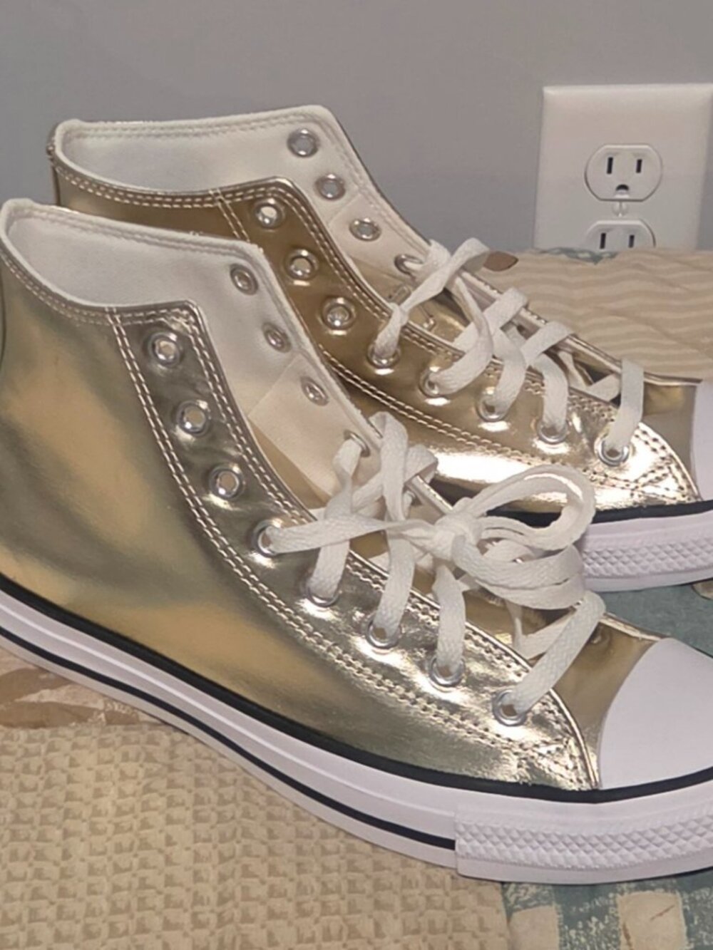 Unisex Converse Chuck Taylor All Star Size 8.5 Men /10.5 Women Metallic Gold